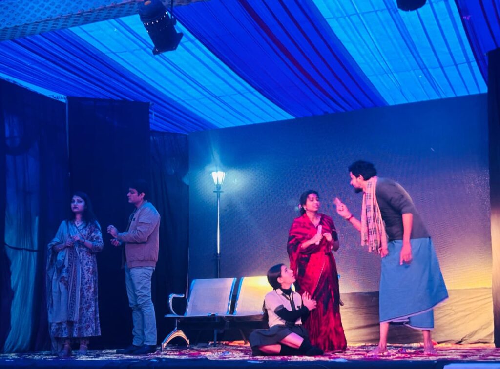 स्त्री जीवन और सामाजिक विद्रूपताओं का प्रभावशाली मंचन: ‘वेलकम स्वागत है’ ने दर्शकों को किया भावविभोर