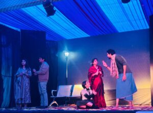 स्त्री जीवन और सामाजिक विद्रूपताओं का प्रभावशाली मंचन: ‘वेलकम स्वागत है’ ने दर्शकों को किया भावविभोर